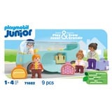 PLAYMOBIL 71682 Junior: Reisebus, Konstruktionsspielzeug 