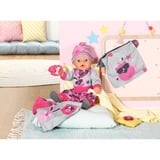 ZAPF Creation BABY born® Erstausstattung 43cm, Puppenzubehör mit Poncho, Body, Hose, Mütze, Halstuch und Schuhen, inklusive Schnuller, Spielring und Turnbeutel